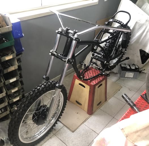 Deve ter um arranque essa 250