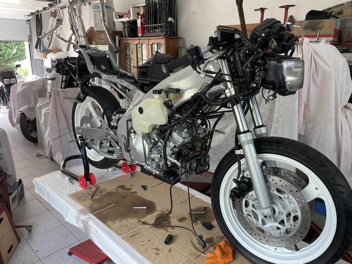 Yamaha TZR 250 3MA in progress